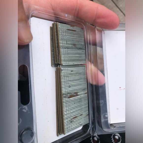 500 Med Brad Nails 1-1/4” FITS-BLACK & Decker 9720,SEARS CRAFTSMAN 968425 - Picture 2 of 3